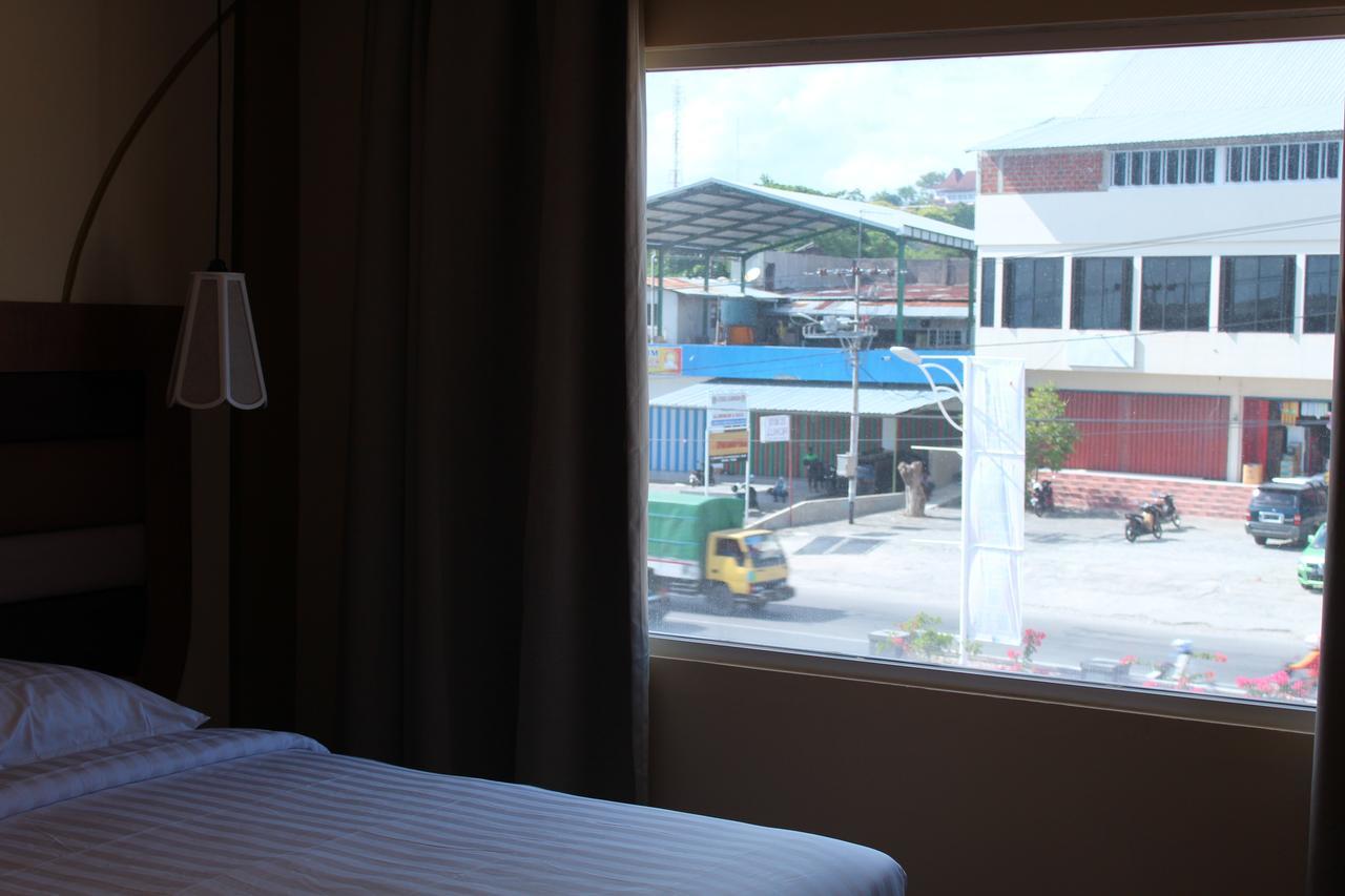 M Hotel Kupang Купанг Екстериор снимка